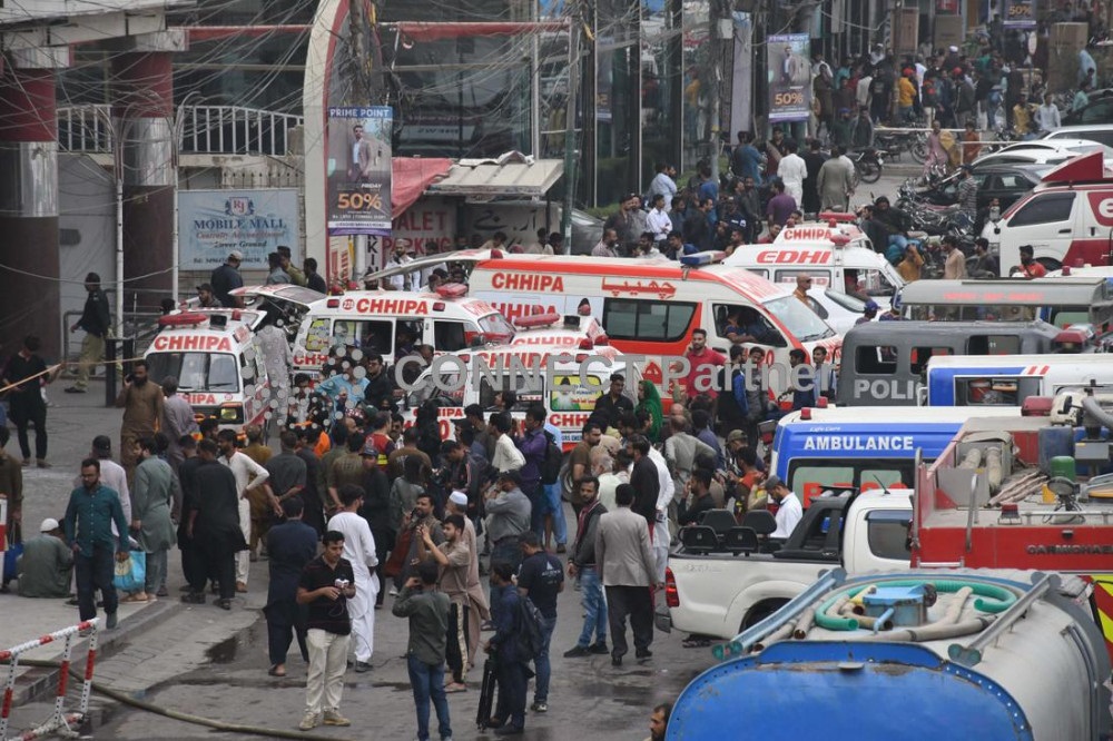 पाकिस्तानको एक सपिङ मलमा आगलागी, ११ जनाको मृत्यु 